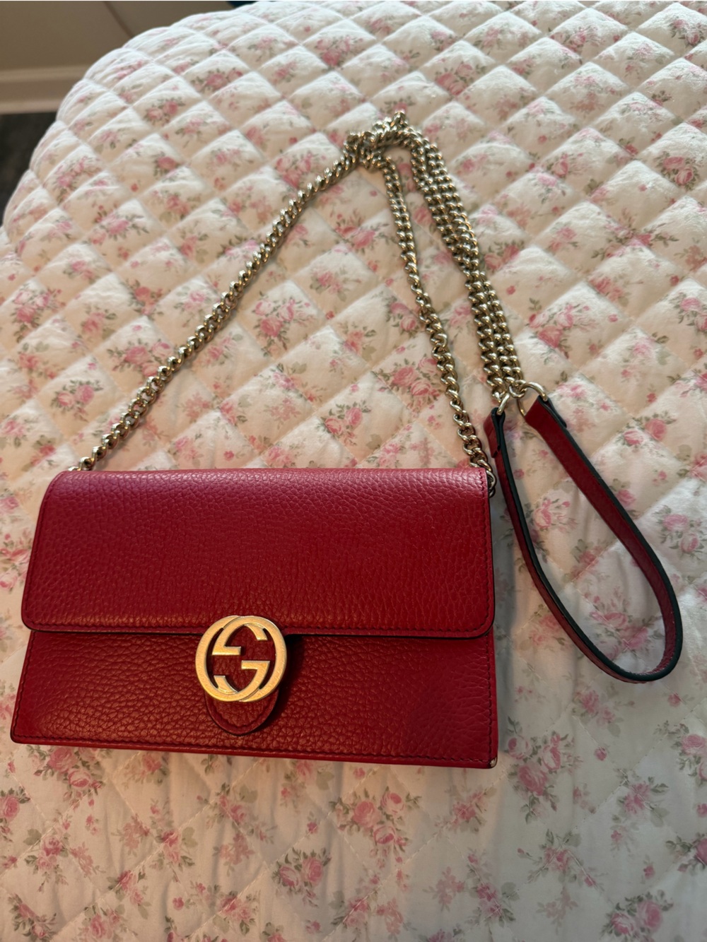 Gucci Red Pebbled Leather Chain Crossbody with Gold Double G wallet on a chain